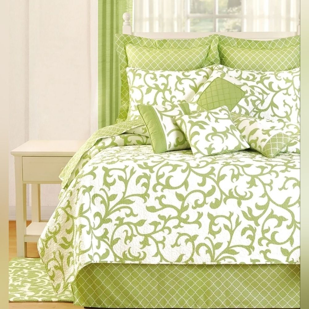 🇬🇪🔹️C&F Home Sage Reversible Vine & Lattice 48x60 Quilted Throw Blanket